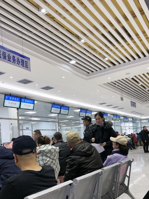广济医生套取别人的医保卡里面的钱应该向哪个部门举报呢？手把手教你正确维权渠道